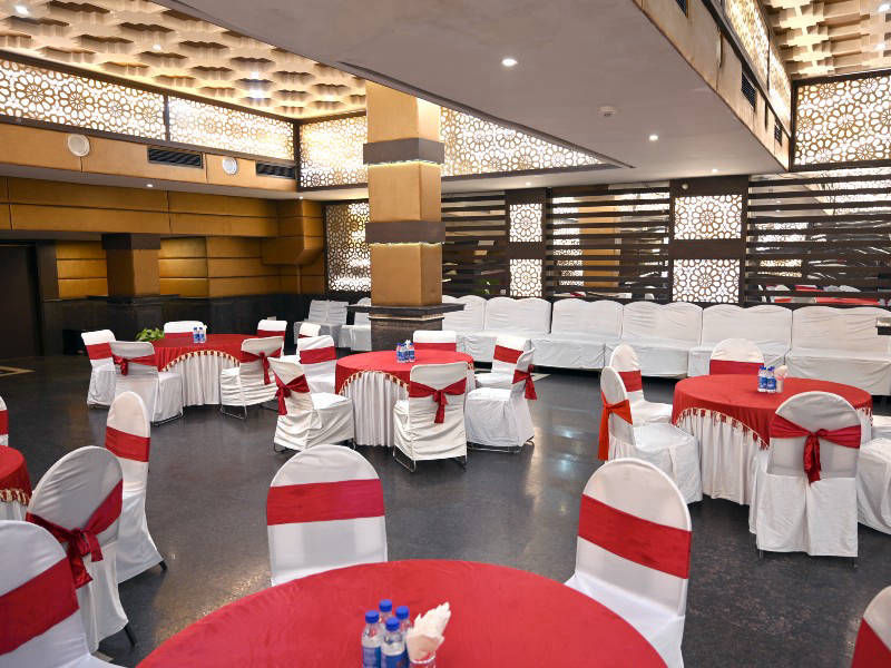 Banquet hall decor