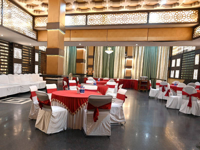 Banquet hall seating