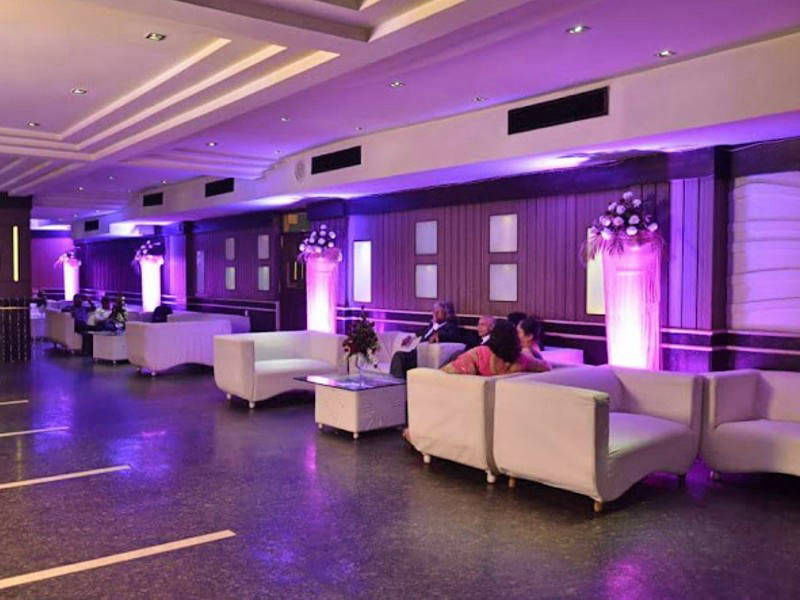 Gold Lounge evening