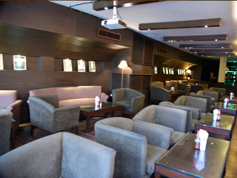 Gold Lounge interior